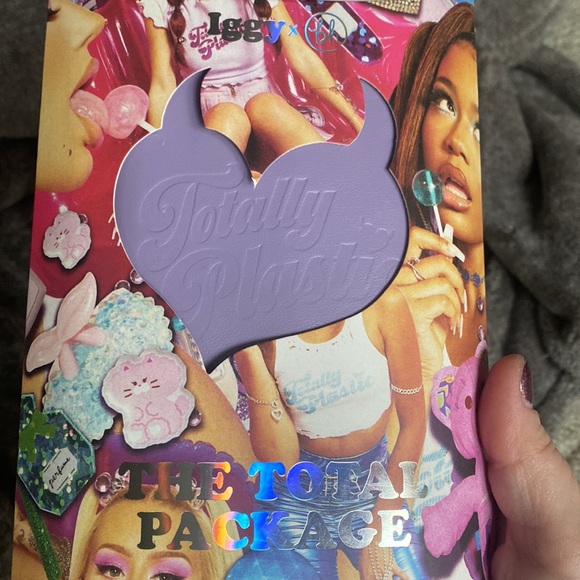 BH Cosmetics x Iggy 9 pc Brush Set w/ Case - Picture 2 of 5